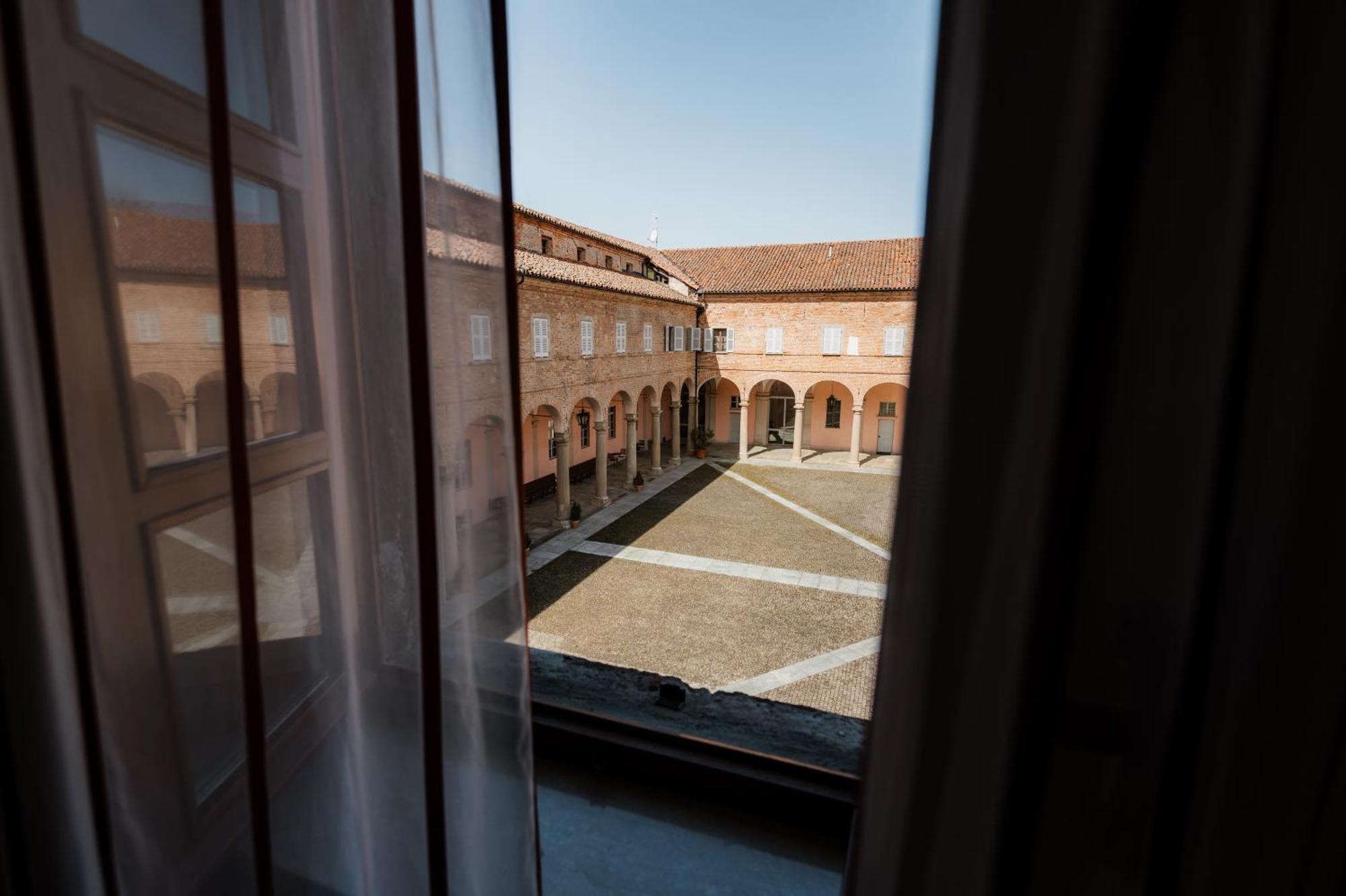 Casa Regina Montis Regalis Hotel Vicoforte Buitenkant foto