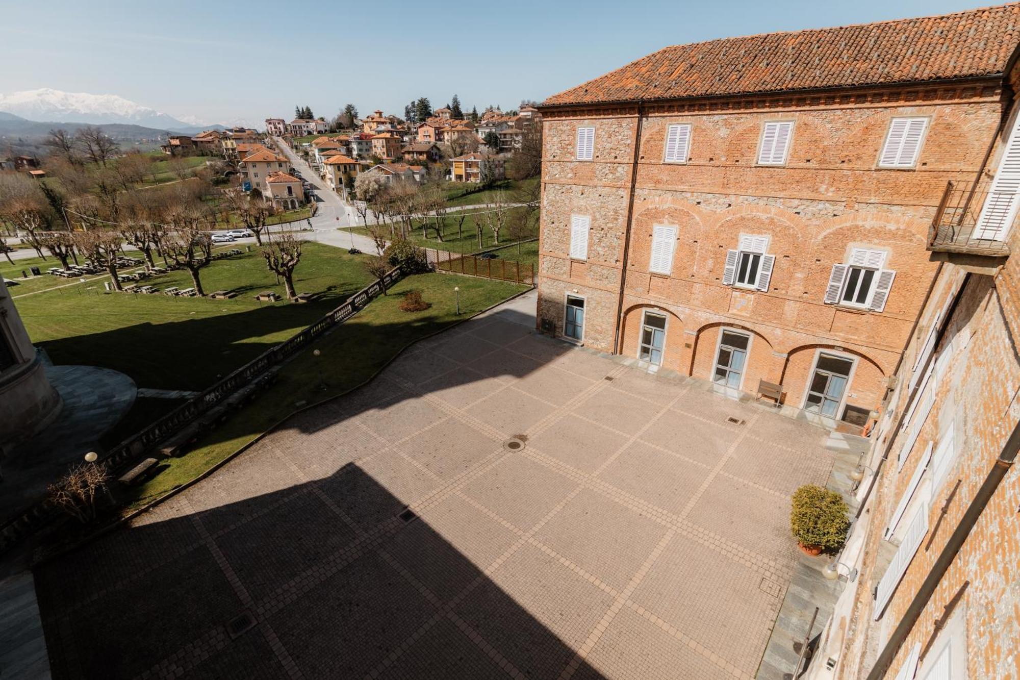 Casa Regina Montis Regalis Hotel Vicoforte Buitenkant foto