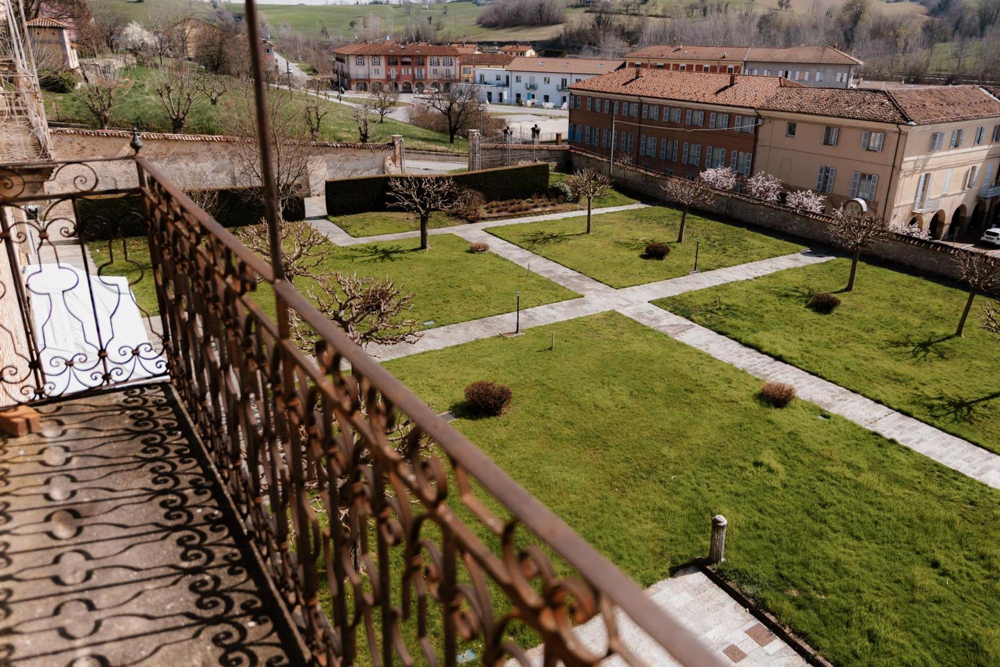 Casa Regina Montis Regalis Hotel Vicoforte Buitenkant foto