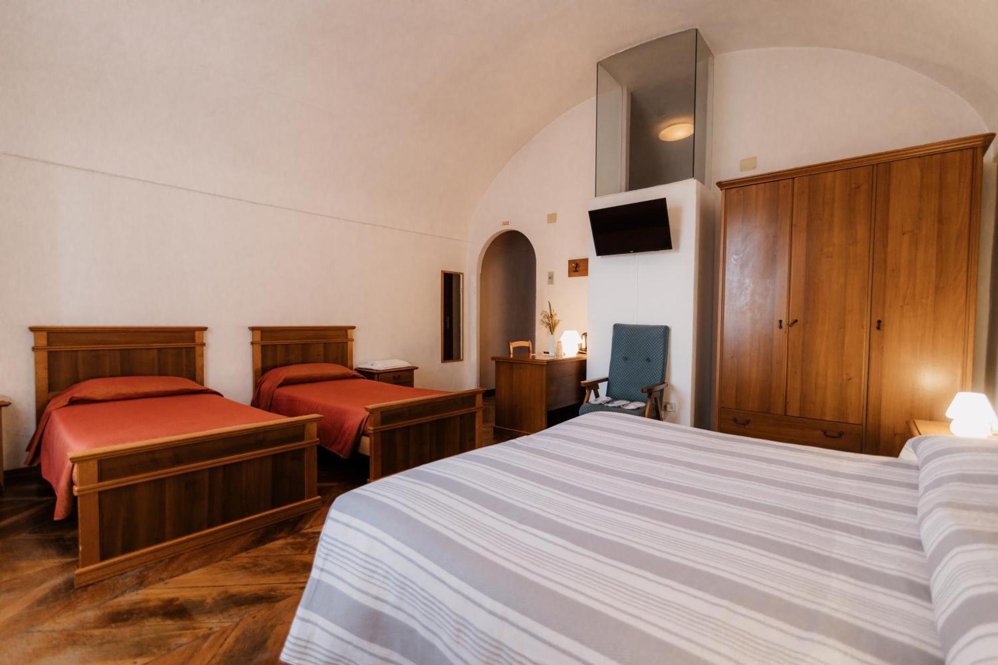 Casa Regina Montis Regalis Hotel Vicoforte Buitenkant foto